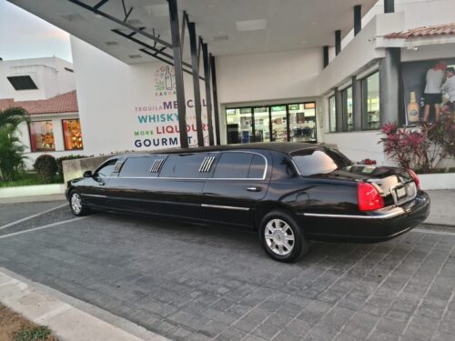 Lincoln Town Car Black - Image 10