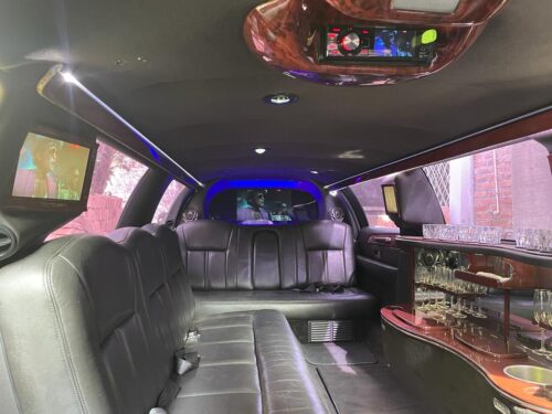 Lincoln Town Car Black - Image 3