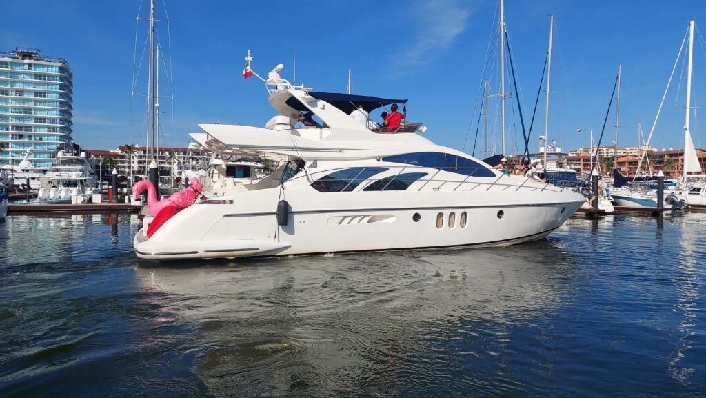 Luxury Yachts Azimut 62ft