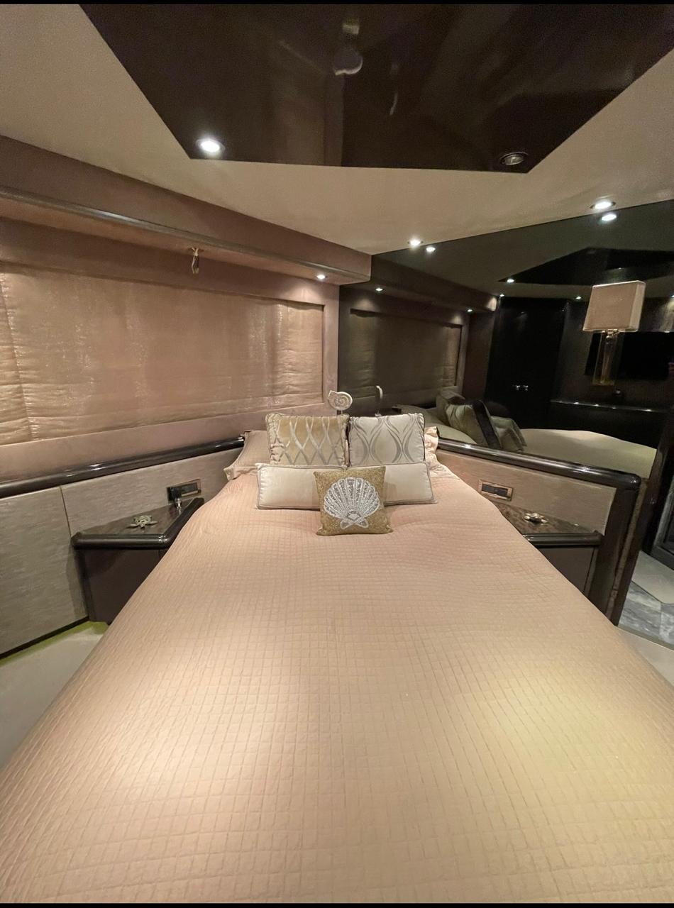 Luxury Yacht Palmer Johnson 120 pies – Experiencia Gourmet Exclusiva - Image 10
