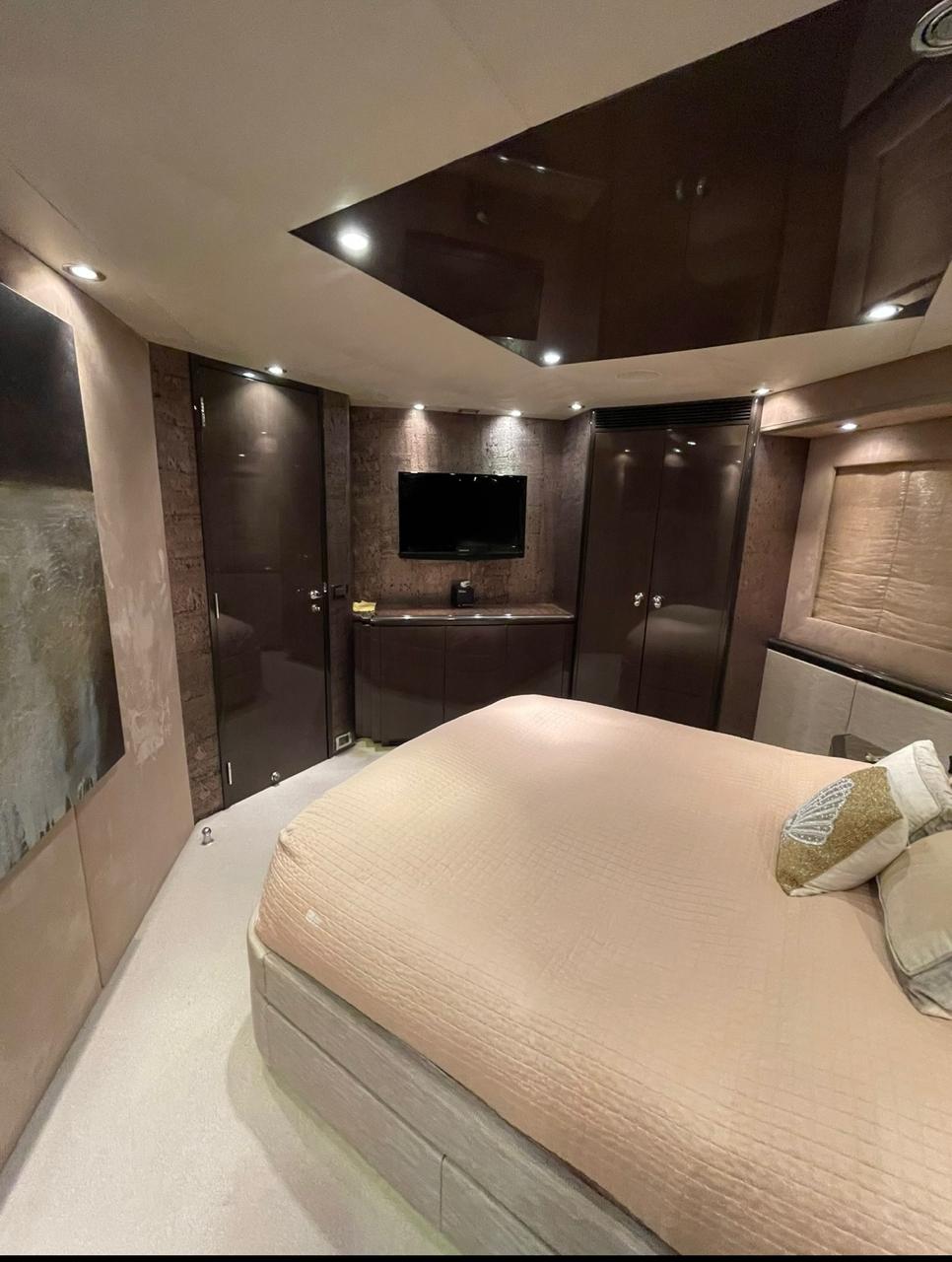 Luxury Yacht Palmer Johnson 120 pies – Experiencia Gourmet Exclusiva - Image 9