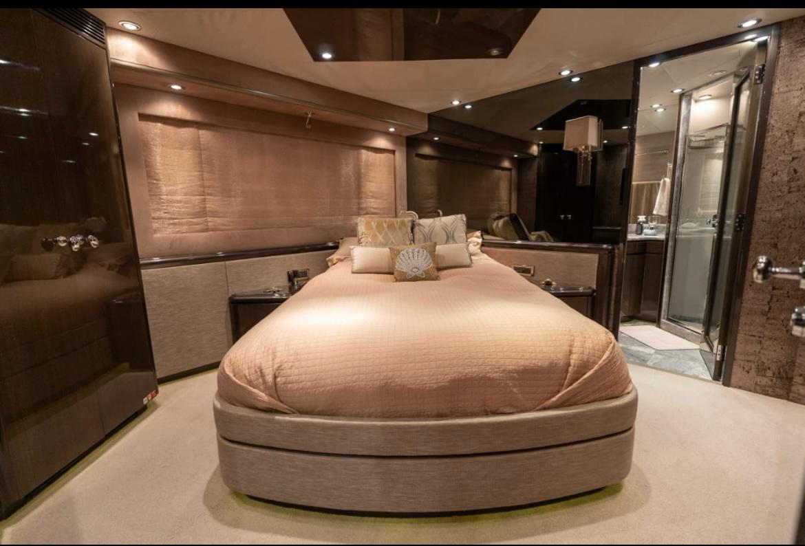 Luxury Yacht Palmer Johnson 120 pies – Experiencia Gourmet Exclusiva - Image 7