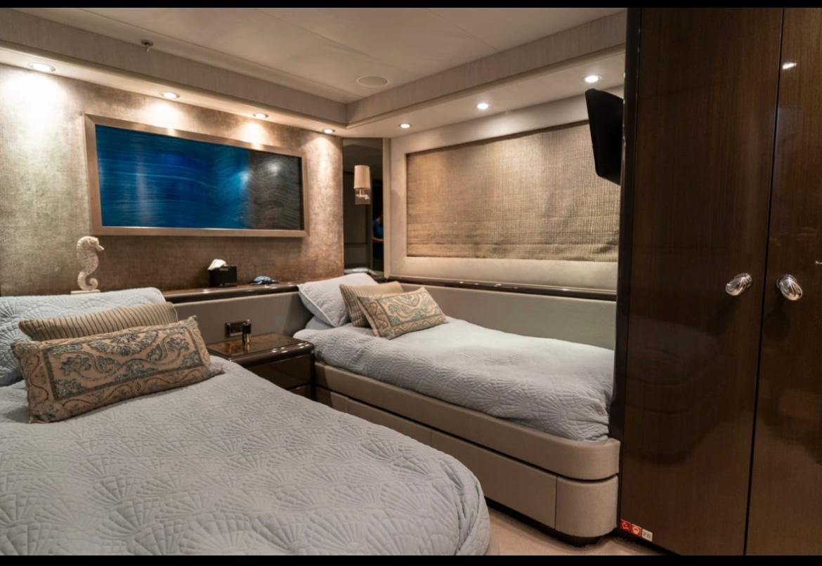 Luxury Yacht Palmer Johnson 120 pies – Experiencia Gourmet Exclusiva - Image 6