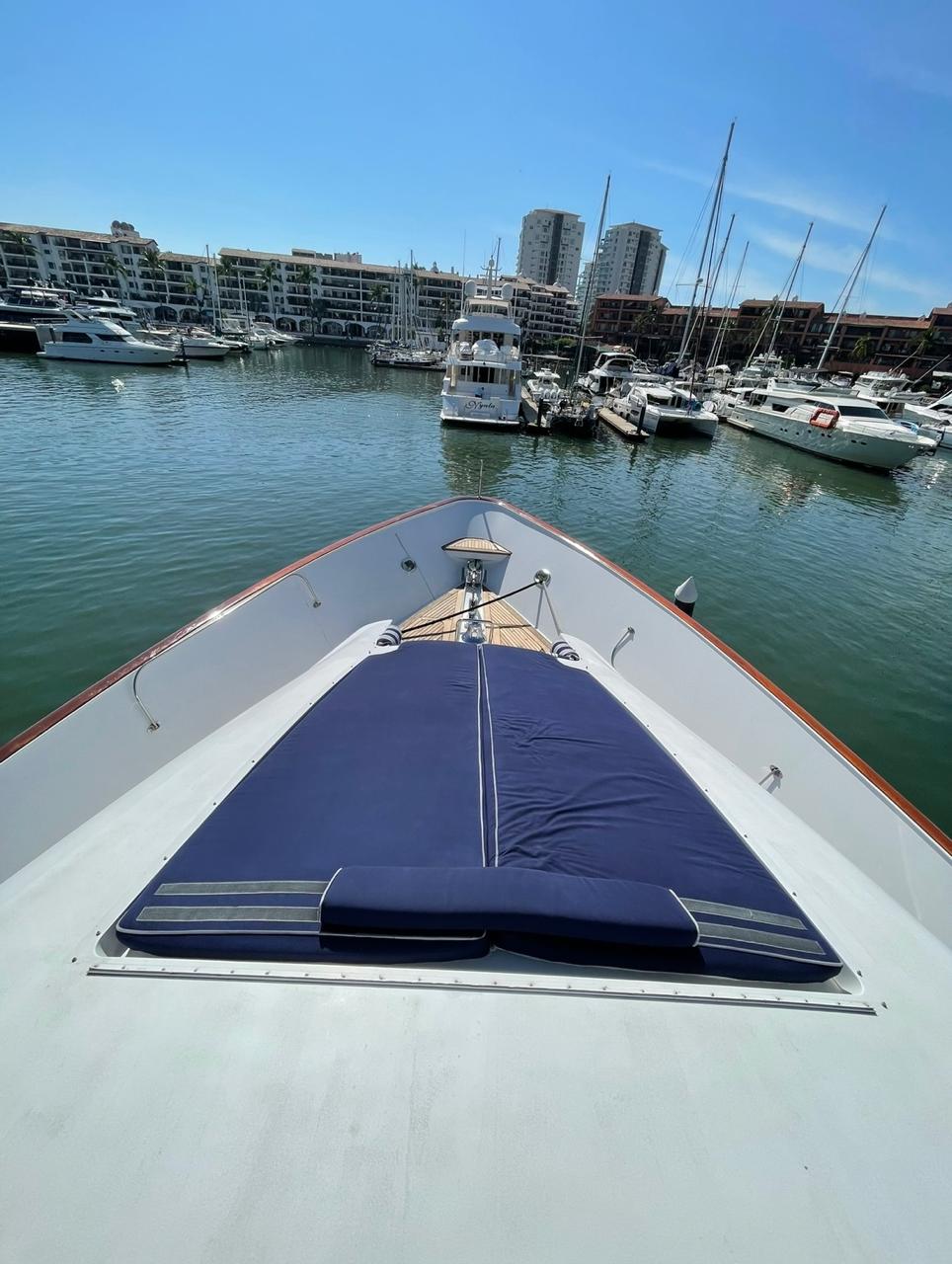 Luxury Yacht Palmer Johnson 120 pies – Experiencia Gourmet Exclusiva - Image 17