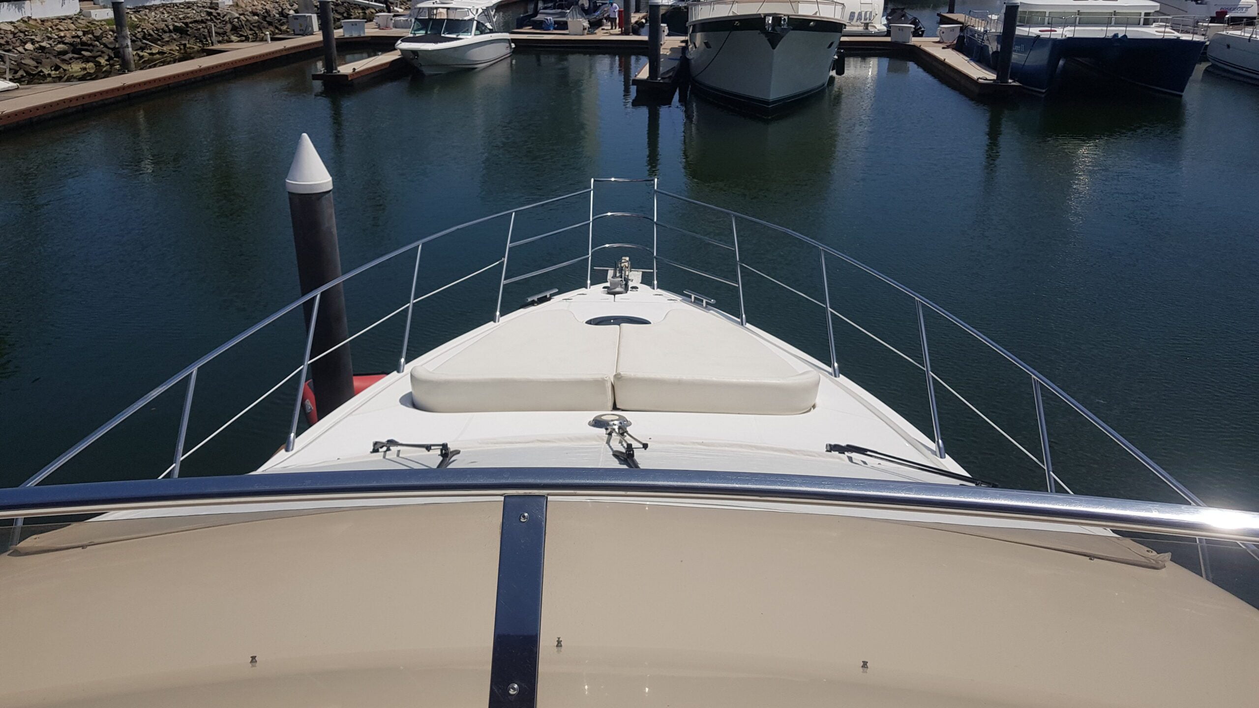 Luxury Yachts Azimut 62ft