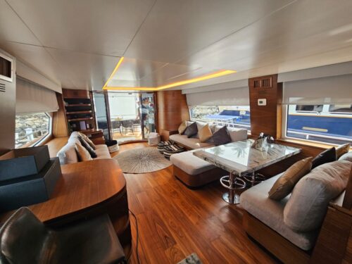 Luxury yacht Azimut 85ft - Image 18