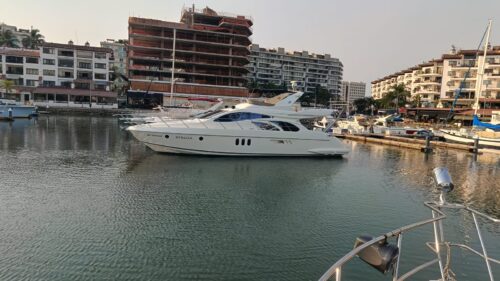 Luxury Yacht Azimut 55’ – Renta VIP en Puerto Vallarta - Image 3