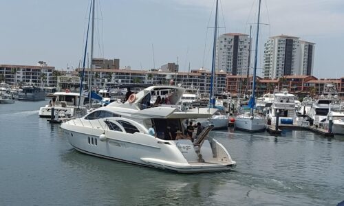 Luxury Yacht Azimut 55’ – Renta VIP en Puerto Vallarta - Image 10