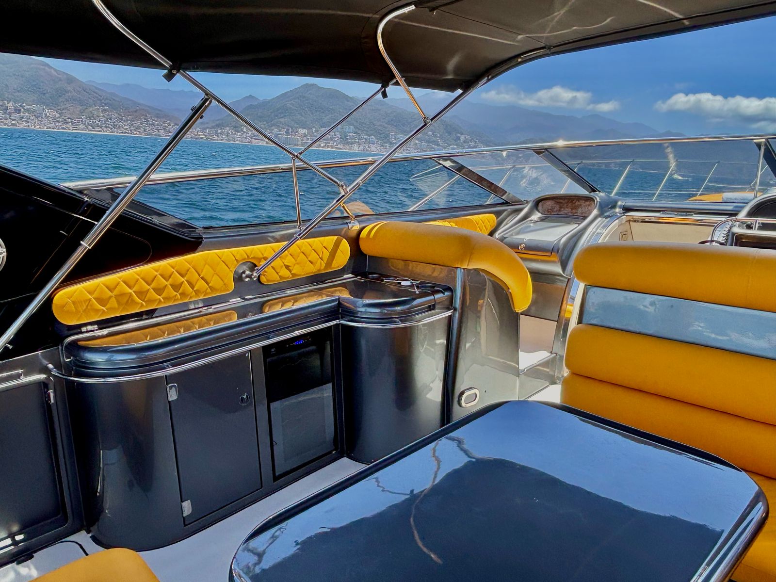 Sunseeker 55FT Yate de Lujo Privado en Puerto Vallarta - Image 12