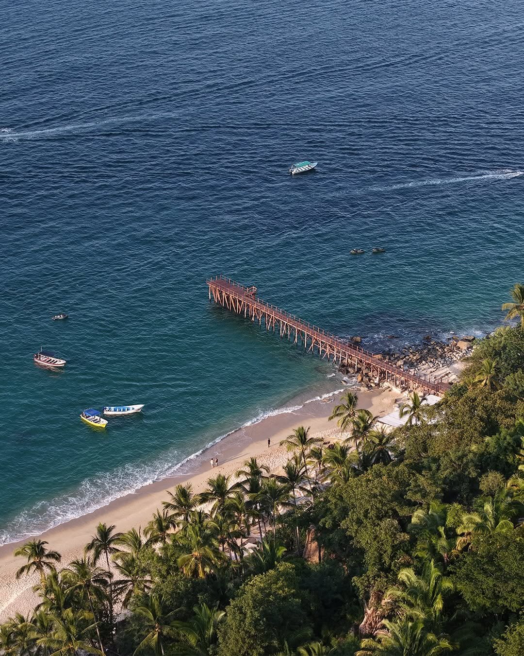 Playa y muelle de Ánima vistos desde arriba